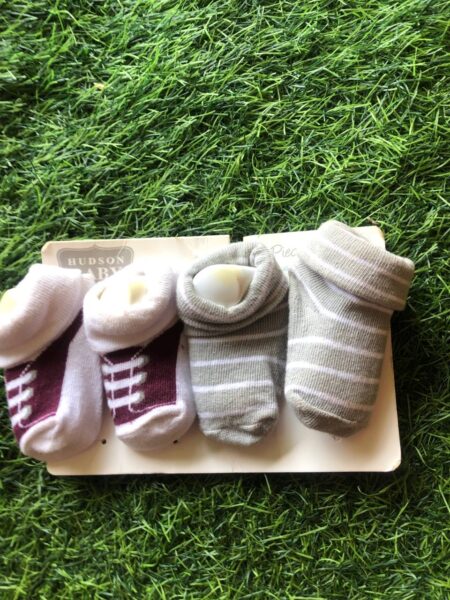 THE CHILDREN's PLACE NON-SLIP SOCKS